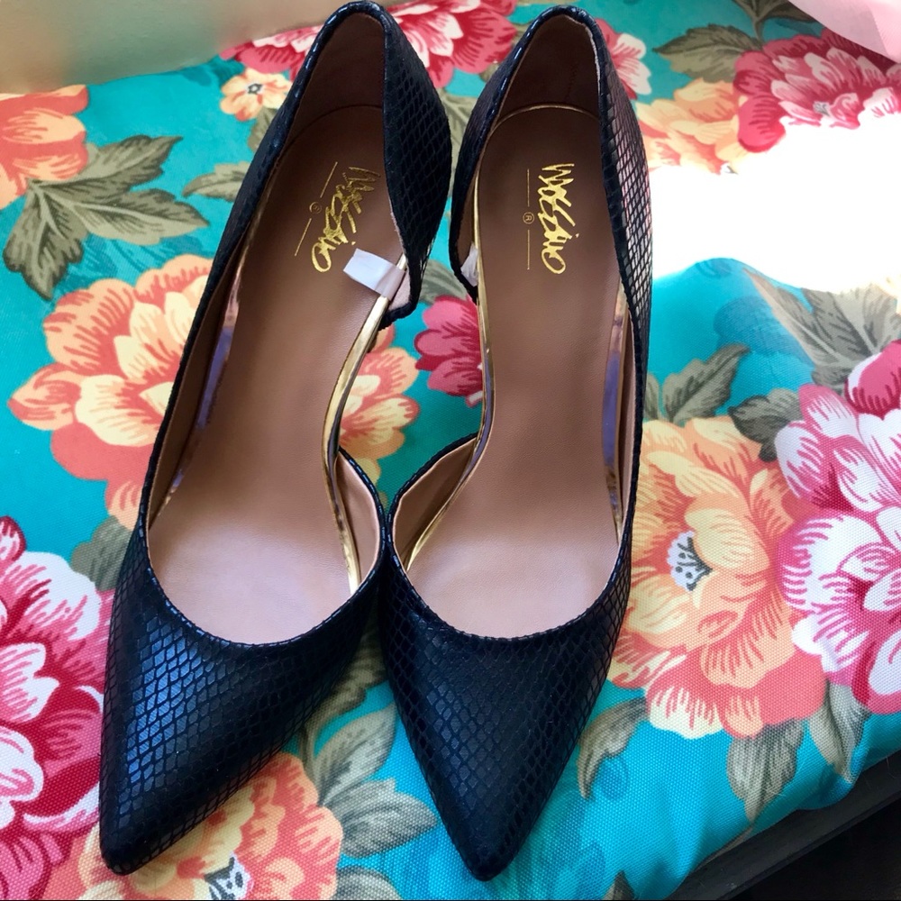 Mossimo black faux snakeskin heels
